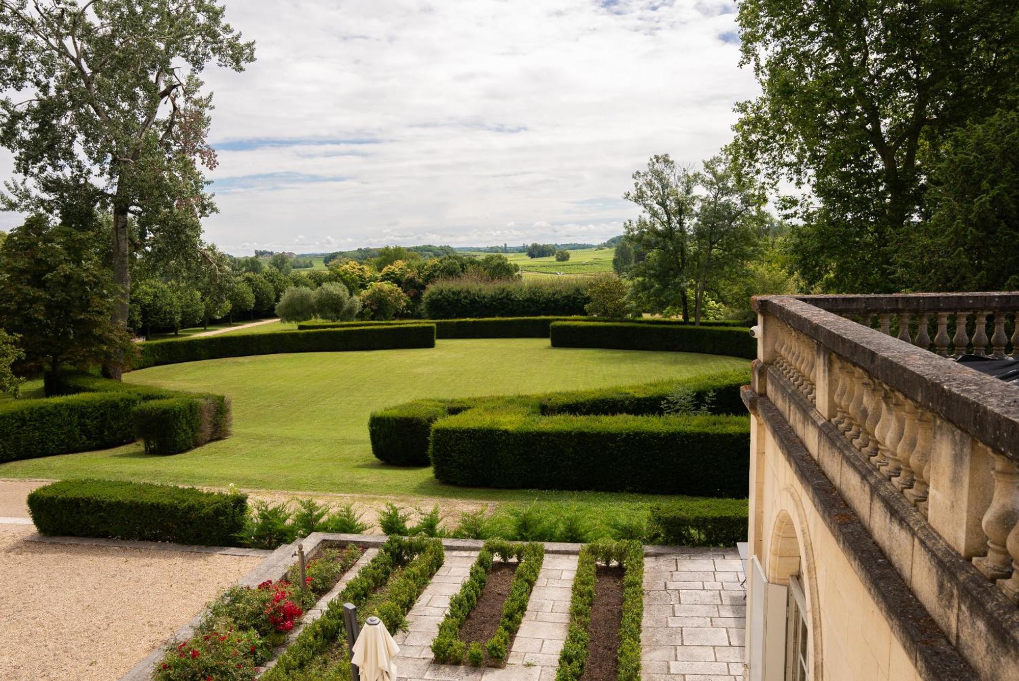 Chateau De Lussac Lussac  Szoba fotó